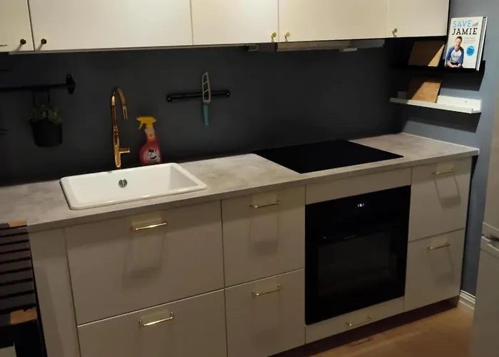 In The Middle Of The City, Garden And Parking! *